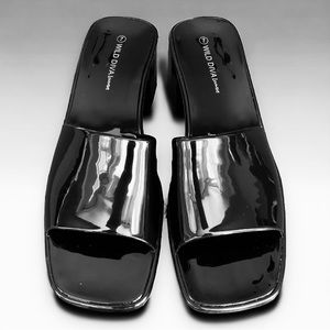 NEW Wild Diva Lounge Black Dare To Be You Sandals Size 7